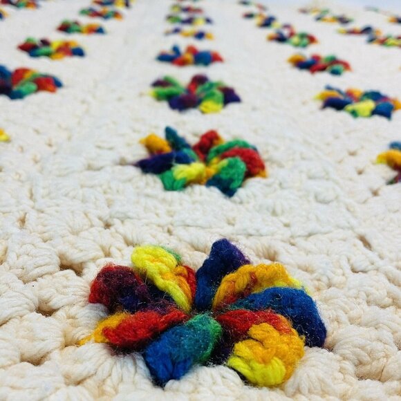 Vintage Crochet 3D Tie Dye Flowers Afghan Granny Square Blanket Throw 46”x40” - Picture 2 of 7